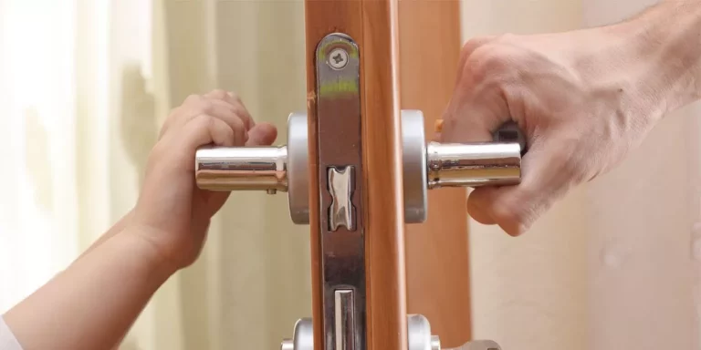 Comment réparer une poignée de porte desserrée: un guide étape par étape