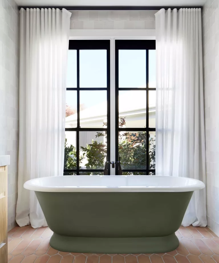 Tendances salle de bain 2023: 33 nouveaux looks inspirants pour votre douche 30 cadres en acier