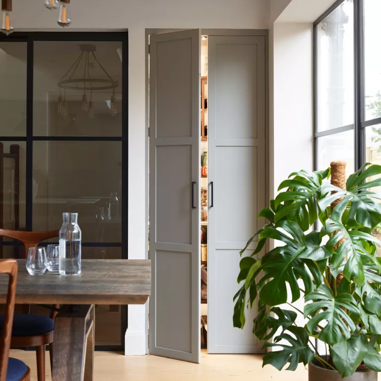 24 tendances cuisine pour 2023: Idées de couleurs, plans de travail et de carrelages 10 rangements intelligents