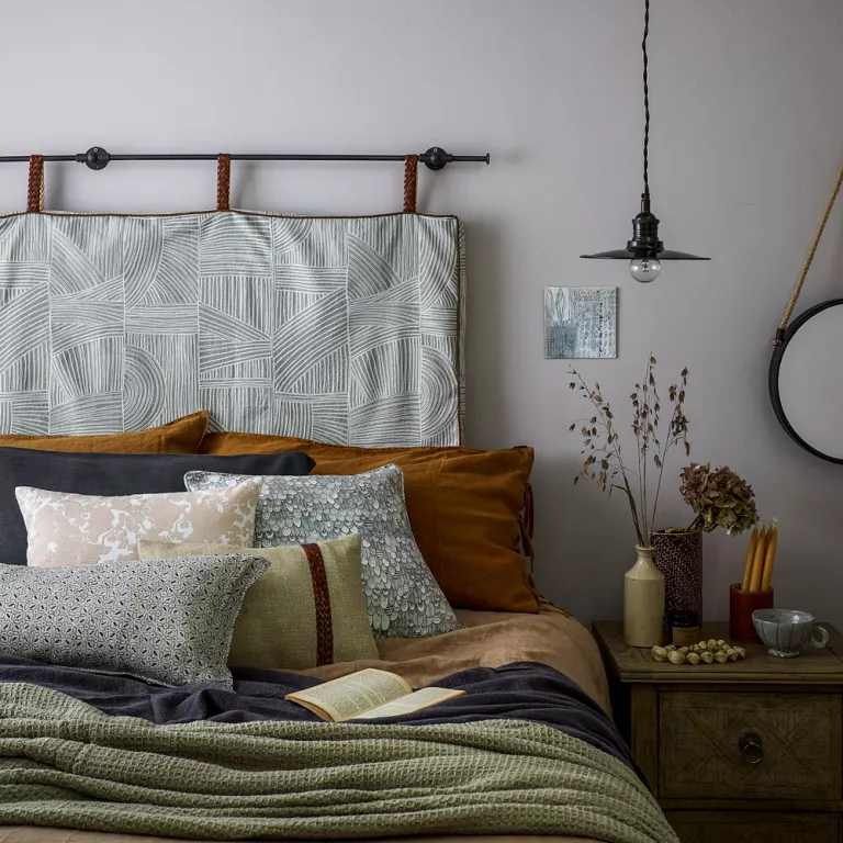 tete de lit peu encombrante