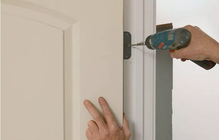 Comment réparer un montant de porte pour qu'il soit comme neuf 1 Comment reparer un montant de porte 2.jpg