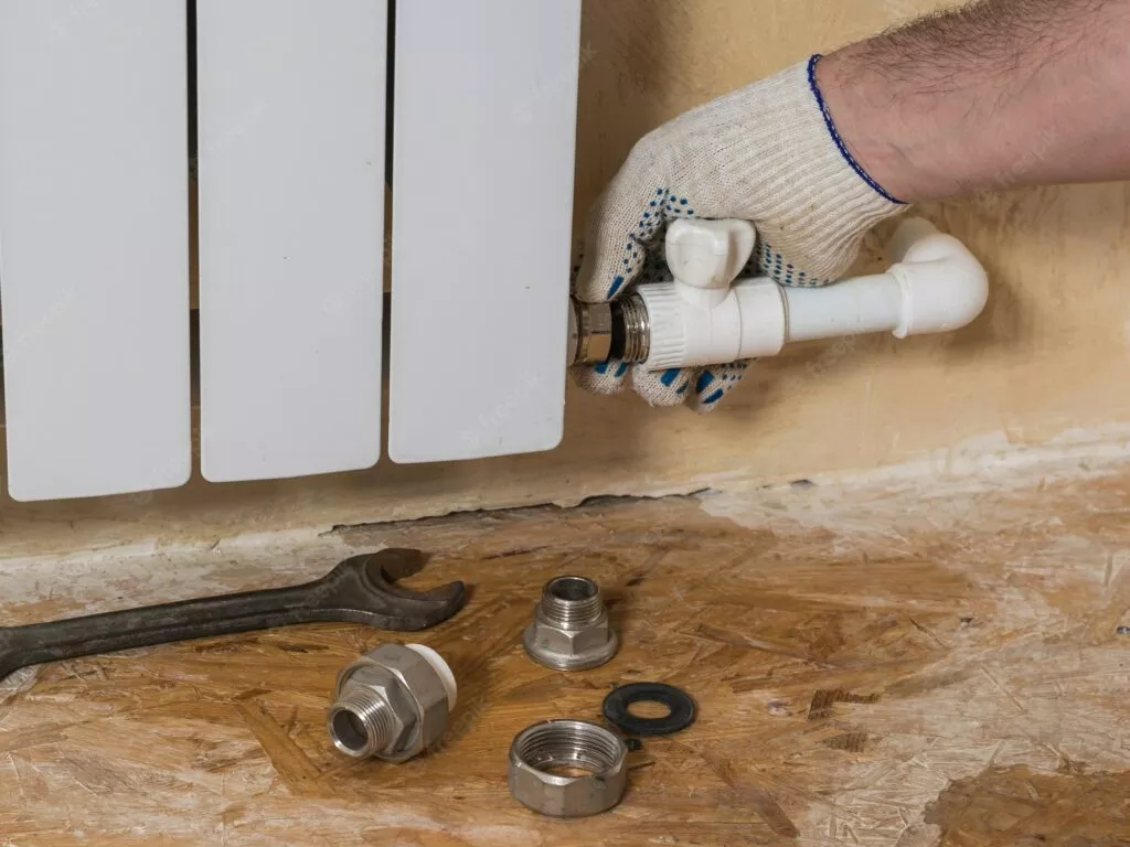 Radiateur qui fuit par le bas? Trois réponses DIY à corriger 1 Radiateur qui fuit par le bas 2