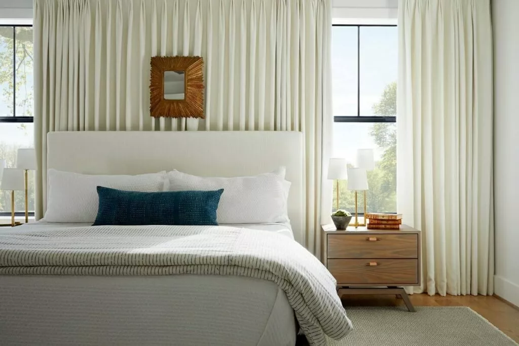 Tendances des chambres à coucher pour 2023: 16 idées déco inspirantes 8 Rideaux modernes de haute qualite