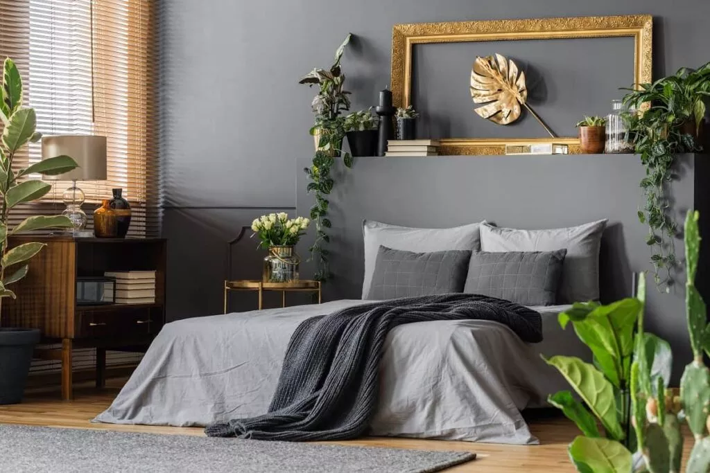 Les 5 couleurs de chambre à coucher qui seront démodées en 2023 1 chambre a coucher gris