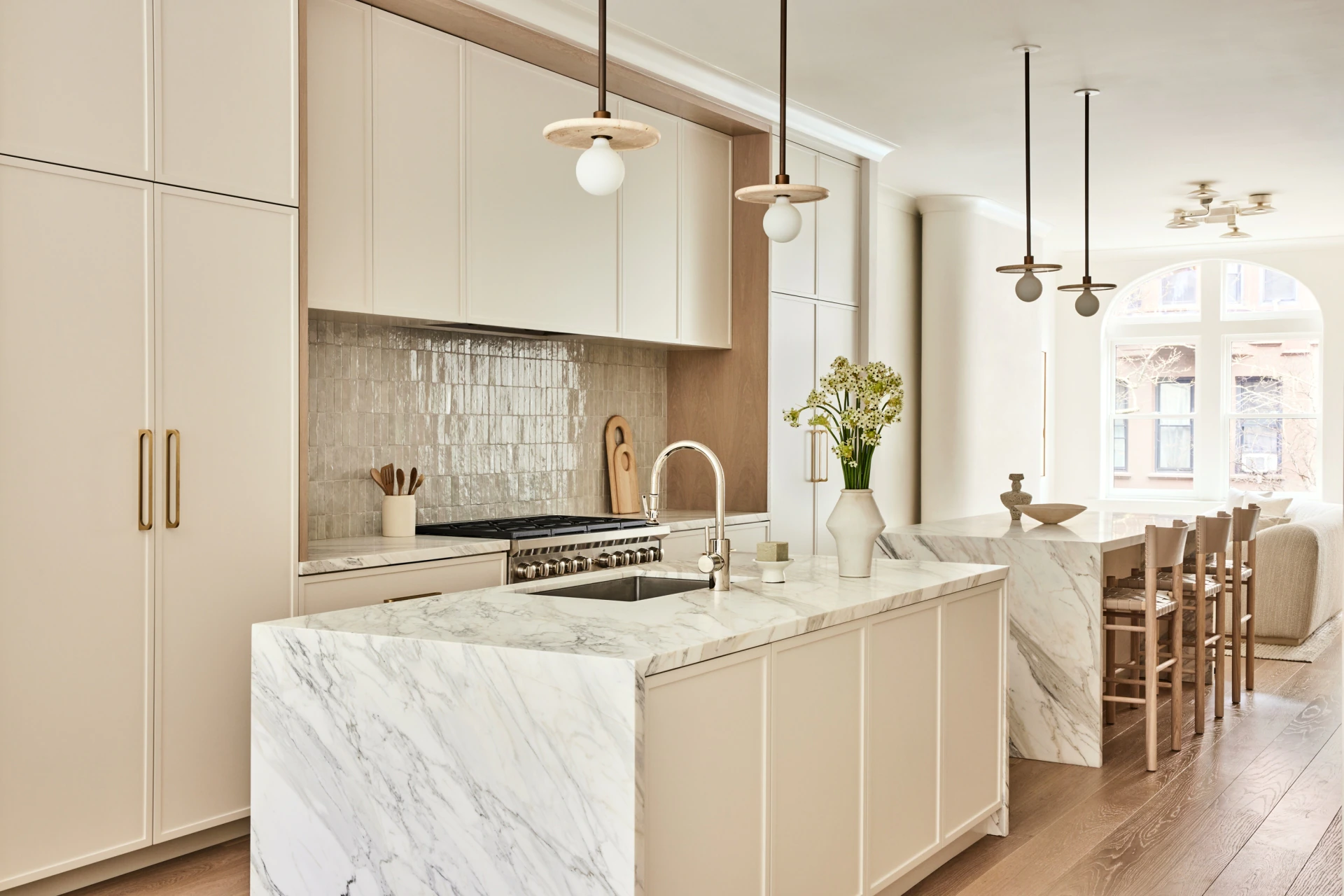 kitchen trends 2024 white cabinet light wood