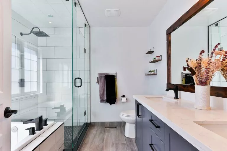 Quelle est la meilleure couleur pour une salle de bain: Conseils et Tendances
